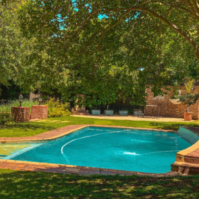 Horse's Neck Guest Lodge